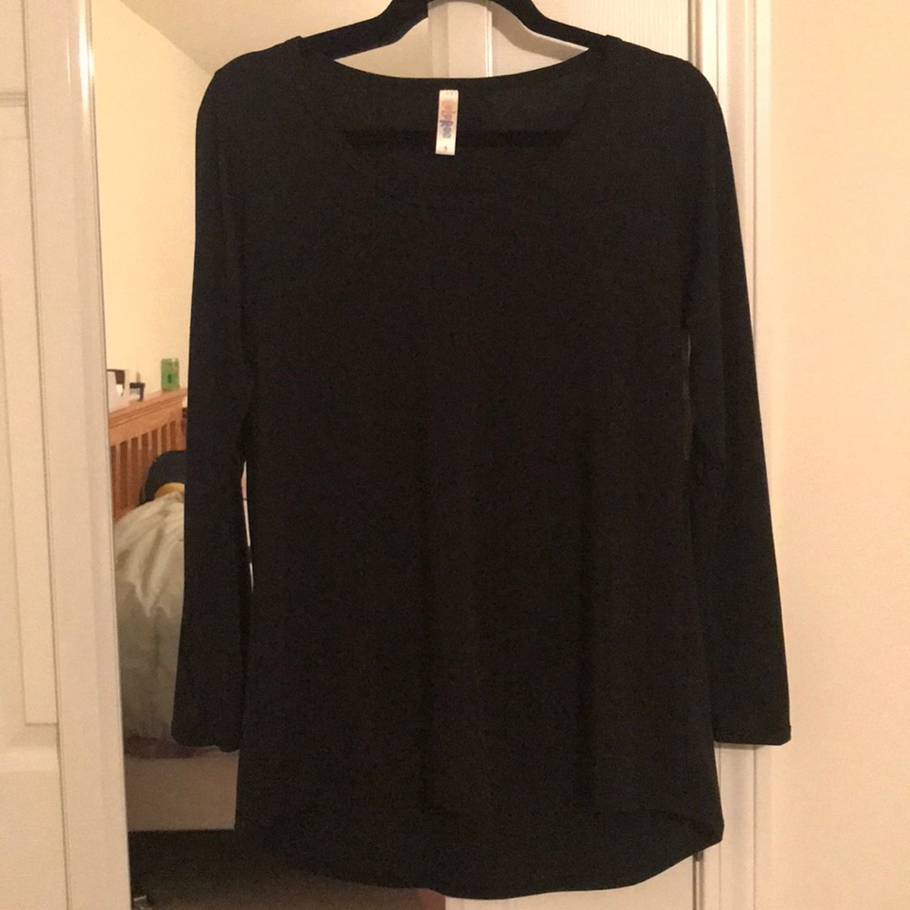 Small solid black LuLaRoe Lynnae